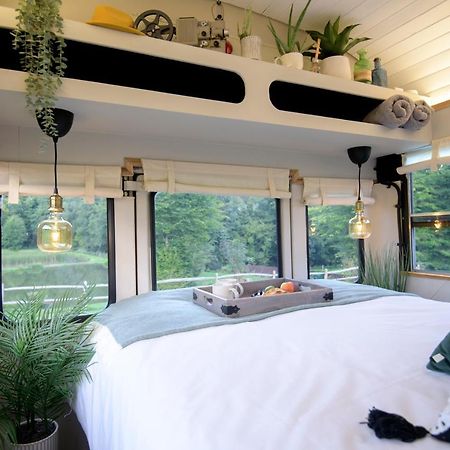 American School Bus Retreat With Hot Tub In Sussex Meadow Uckfield Eksteriør bilde