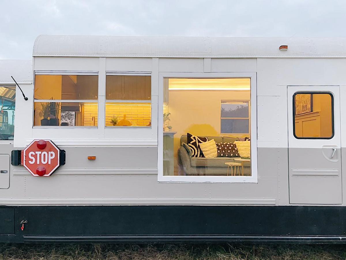 American School Bus Retreat With Hot Tub In Sussex Meadow Uckfield Eksteriør bilde