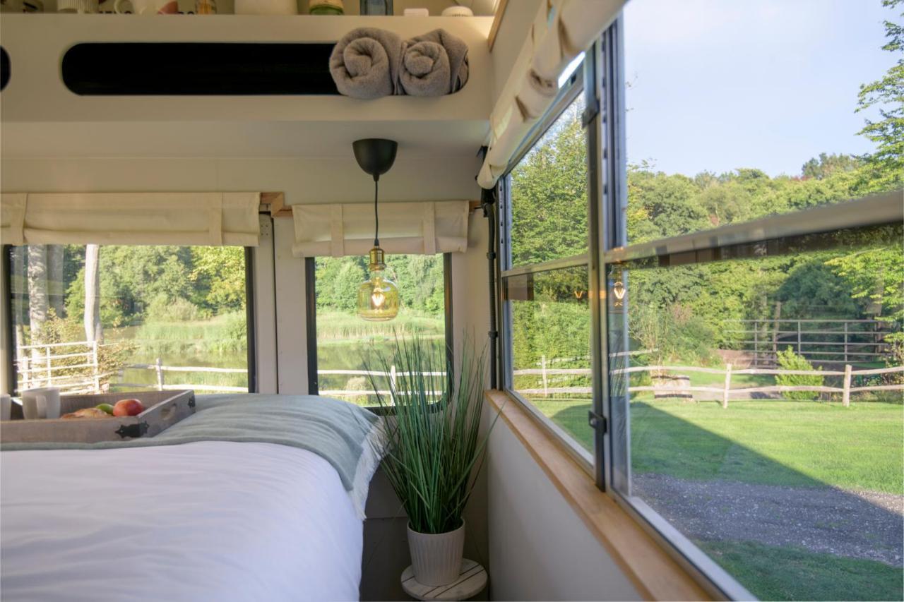 American School Bus Retreat With Hot Tub In Sussex Meadow Uckfield Eksteriør bilde