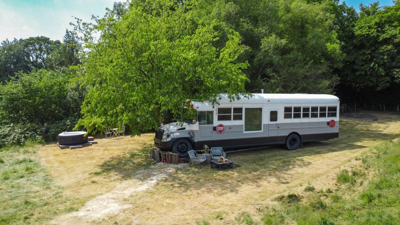 American School Bus Retreat With Hot Tub In Sussex Meadow Uckfield Eksteriør bilde