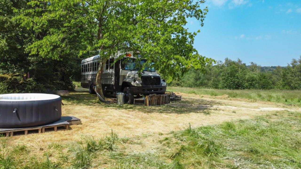 American School Bus Retreat With Hot Tub In Sussex Meadow Uckfield Eksteriør bilde